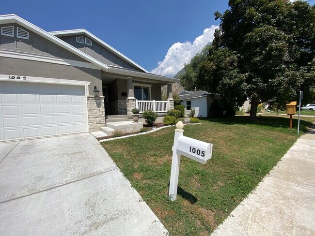 Building Photo - Beautiful Home in the Heart of Provo!