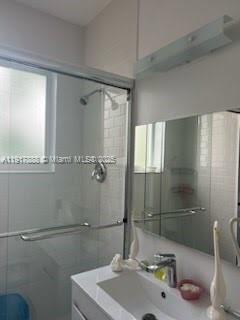 Building Photo - 3921 Meridian Ave