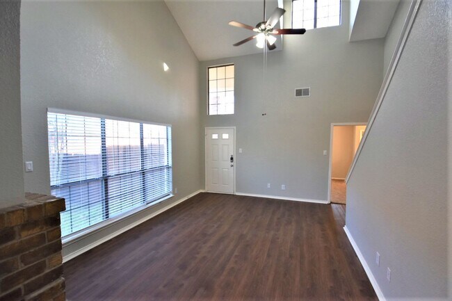 Foto del edificio - 1313 Maplewood Dr
