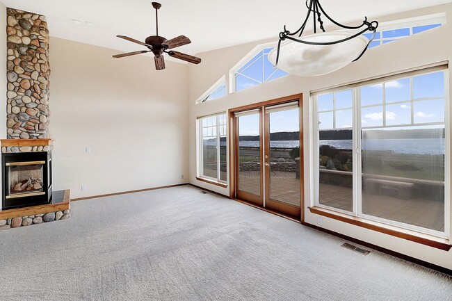 Foto del edificio - 2 Bed 2 Bath w/Large Office - Penn Cove Vi...