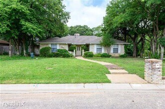 Building Photo - 1421 Briarwood St