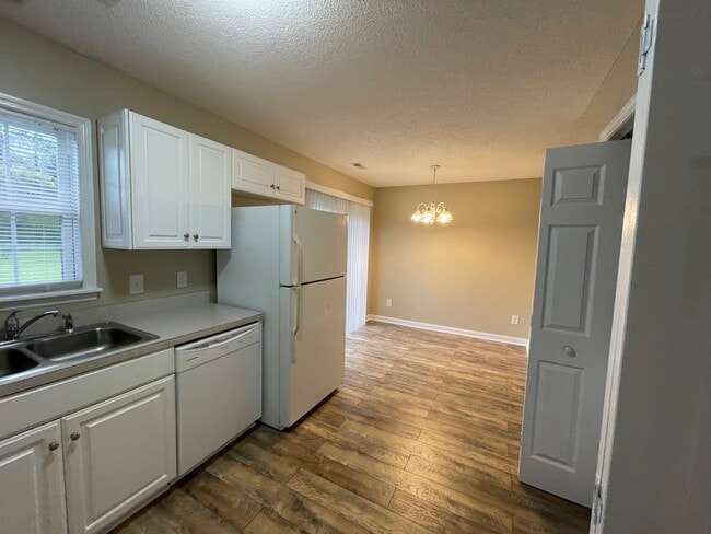 Building Photo - 119 Tillett Ln