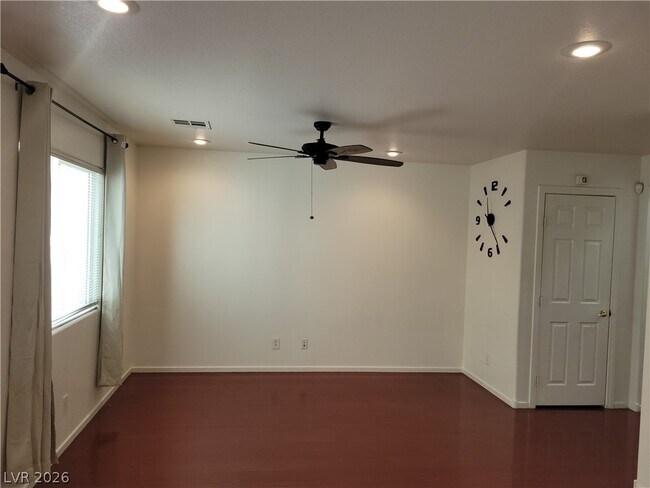 Foto del edificio - 9275 Hollander Ave
