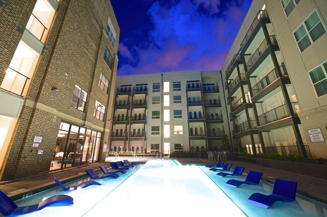 Foto del edificio - Bell Collier Village