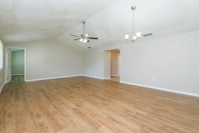 Building Photo - 1191 Mineola Cir