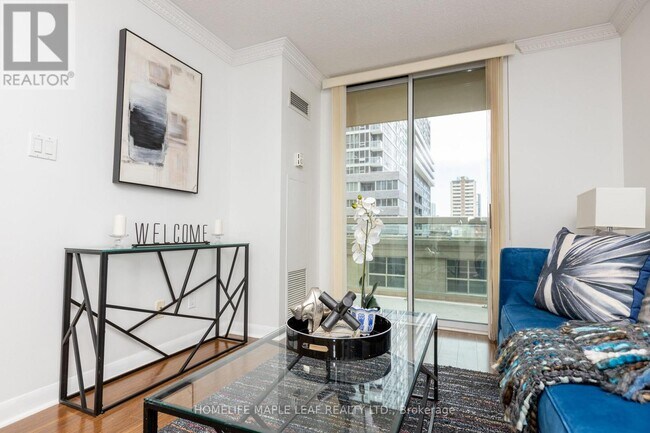 Photo du bâtiment - 323 Richmond St E