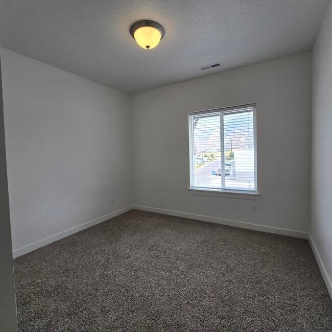 Dormitorio - 2342 E 830 S
