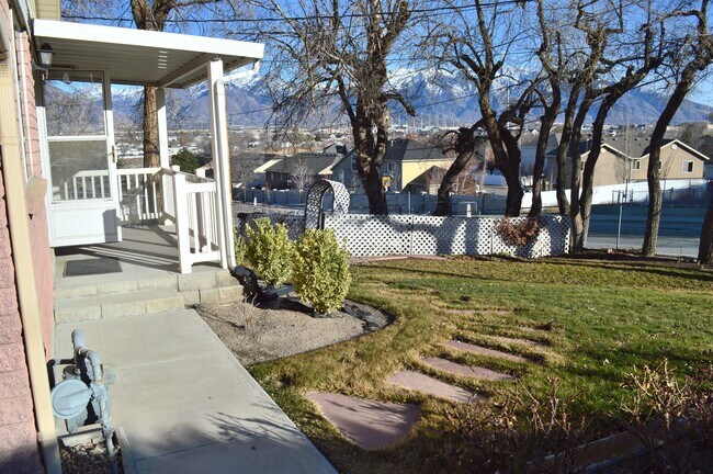 Building Photo - Beautiful Home in Excellent Murray Location!