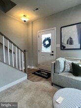 Building Photo - 5 Sidney Ln