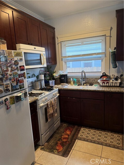 Foto del edificio - 3031 E 7th St