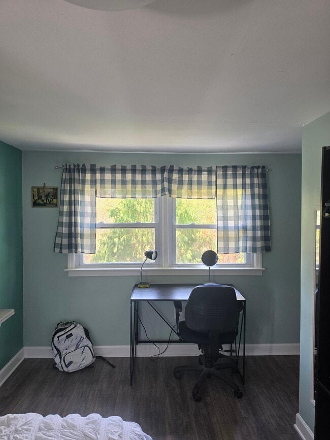 Building Photo - 100 Zucker Ln