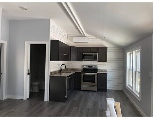 Building Photo - 16 Crystal Lake Dr