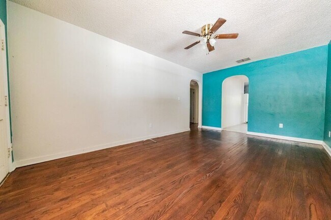 Building Photo - 912 E Palmetto St