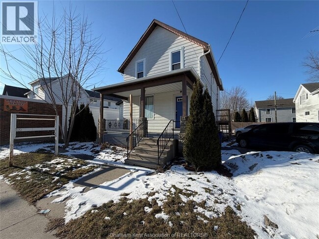 Building Photo - 252 Queen St