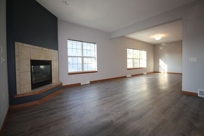 Foto del edificio - 4231 Owl Creek Dr