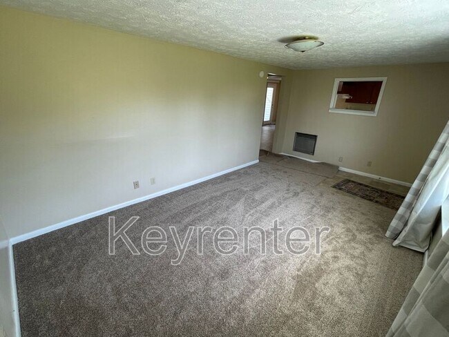 Building Photo - 6924 Weaver Rd