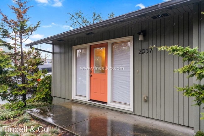 Building Photo - 2 br, 1 bath House - 2937 SW Miles St Unit 2