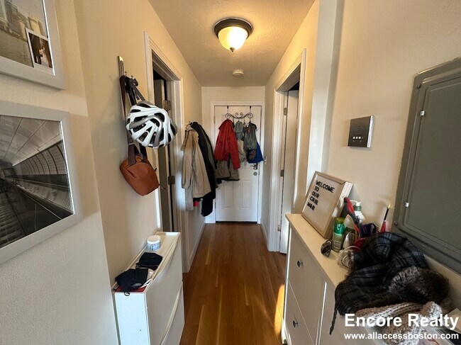 Foto del edificio - 1054 Cambridge St