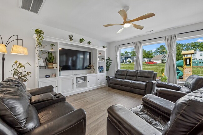 Foto del edificio - 1172 Linn Cove Ct