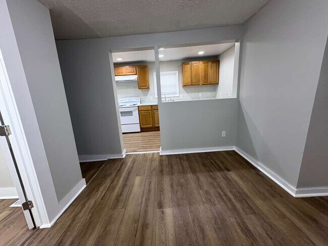 Building Photo - 24 Edgar St