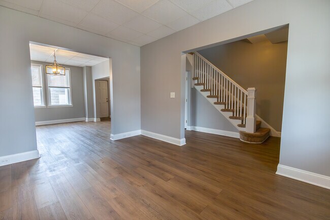 Foto del edificio - 3063 Mayfield Ave