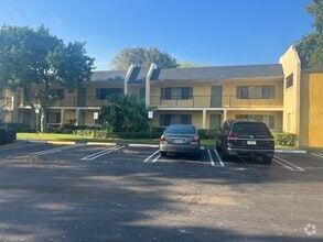 Building Photo - 814 Meadows Cir