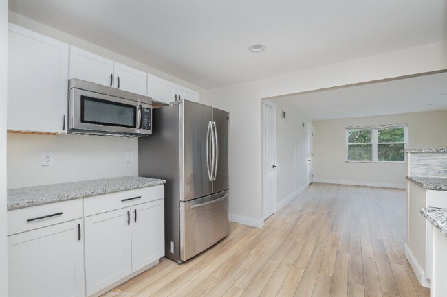 Building Photo - 5653 Bramble Ave