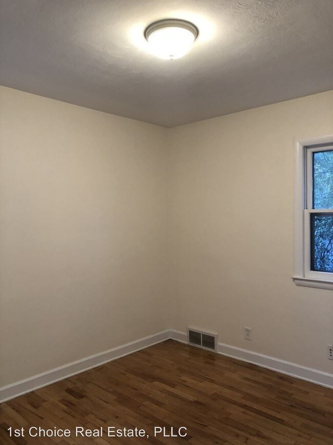 Building Photo - 3 br, 1.5 bath House - 1921 Victor Ave.