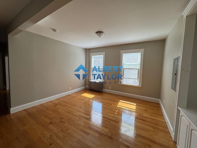 Building Photo - 62 Fayston St