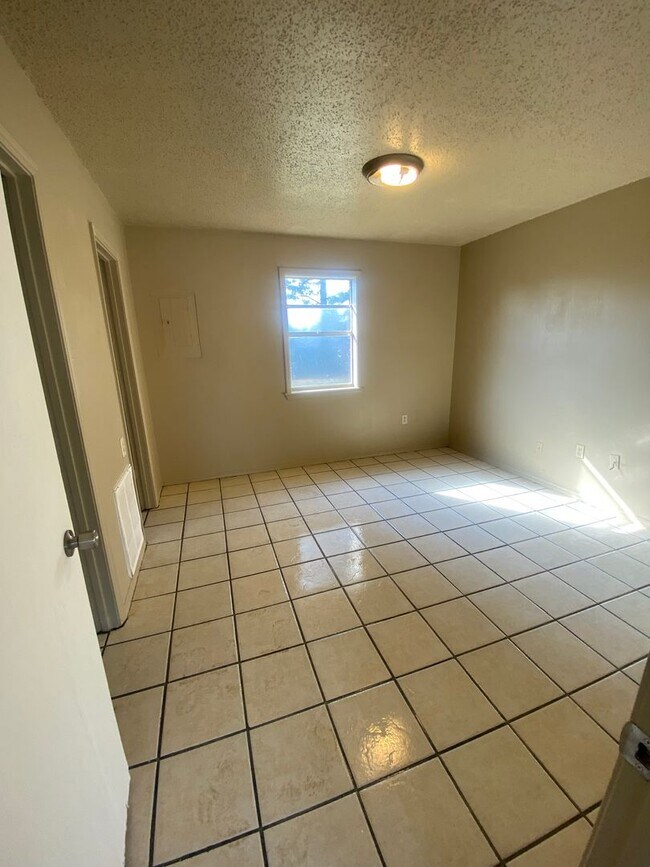 Building Photo - 207 N 37th St