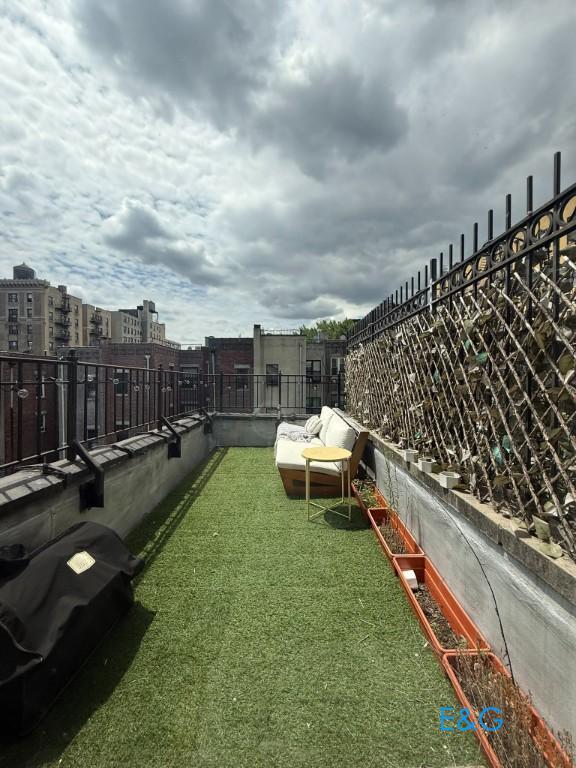 Building Photo - Top Level 3 BR Townhouse Custom Apt.  with large private outdoor Space