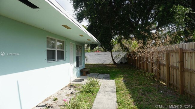 Foto del edificio - 615 NW 18th St