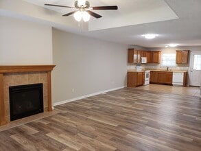 Building Photo - 2101 S Oak Grove Ave