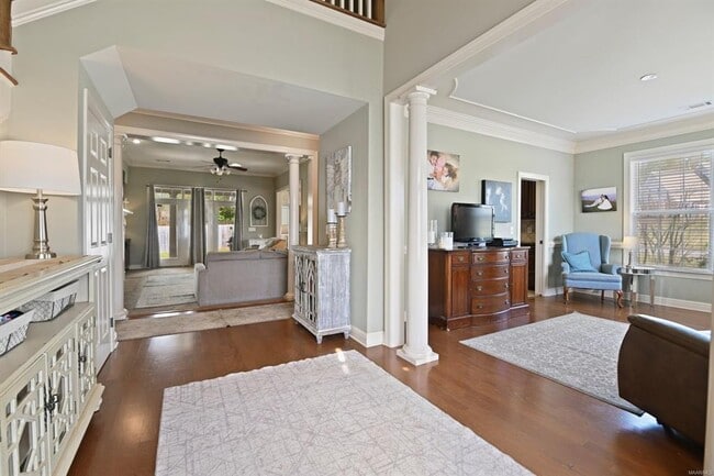 Building Photo - 401 Clear Creek View