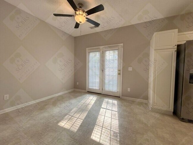 Building Photo - Charming Single-Story Home with Open Floor...