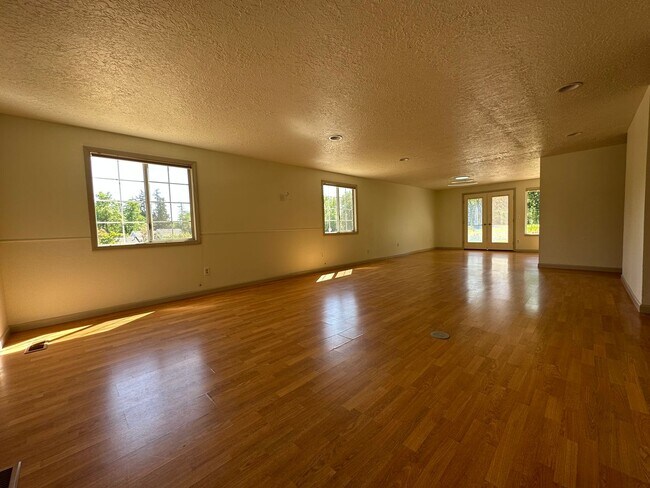 Foto del edificio - 4305 SW 99th Avenue ~ Gorgeous 2-Story Home