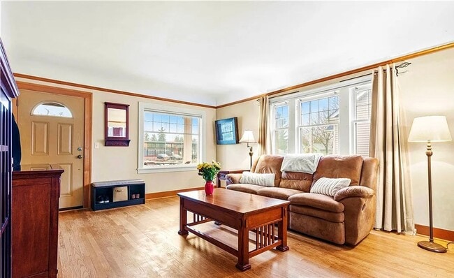 Building Photo - Cozy Renton Bungalow