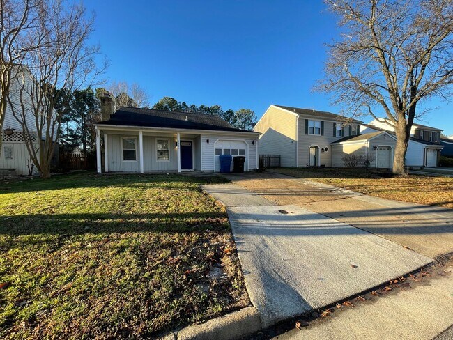 Foto del edificio - 4 BED / 3 BATH SINGLE FAMILY IN SALEM LAKES!
