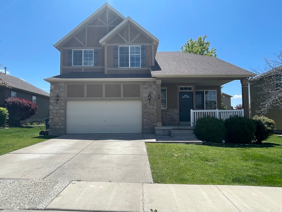 Front house - 466 E Apple Grove Ln