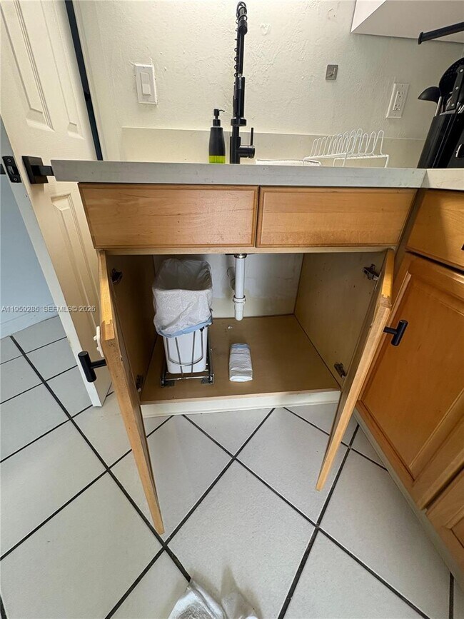 Building Photo - 3210 Canal Dr