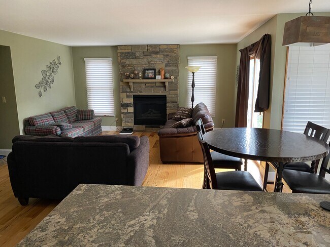 Building Photo - 2719 Whitworth Dr