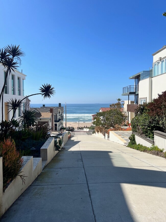 3309 Bayview Dr