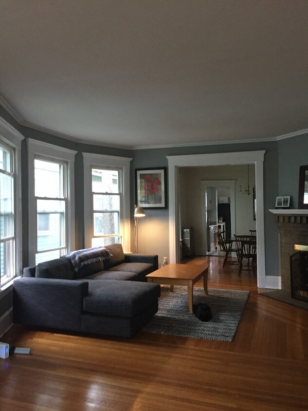 Living room - 282 Willow St