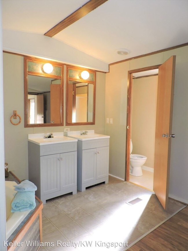 Foto del edificio - 221 Country Ln
