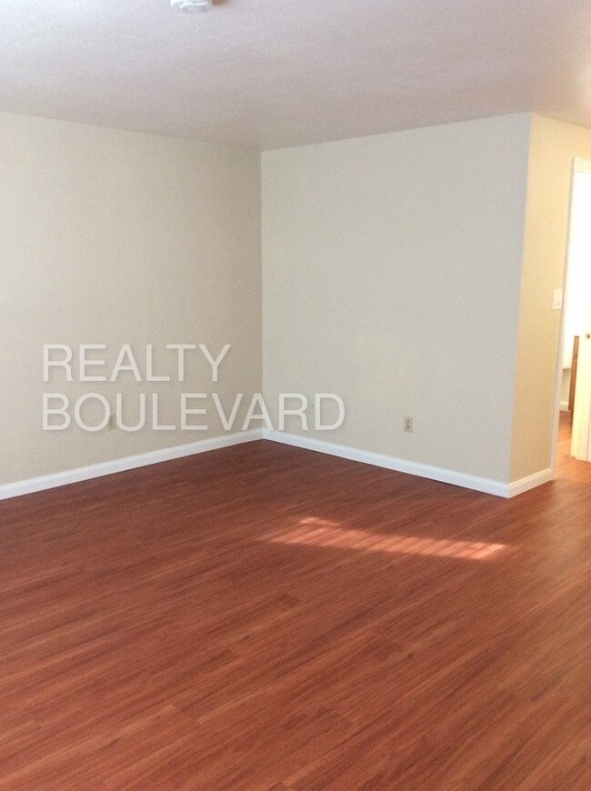 Building Photo - 2025 Wedekind Rd