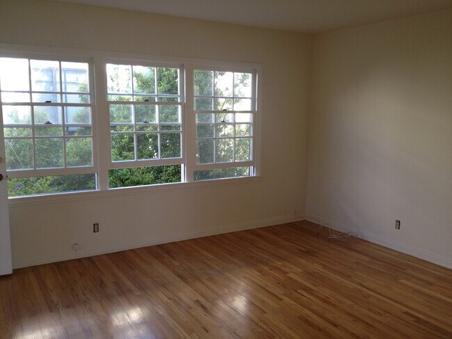 Foto del edificio - 1619 Manning Ave