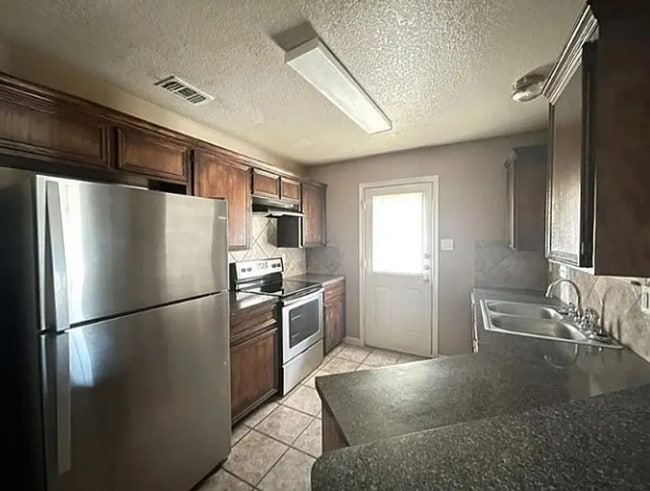Foto del edificio - 3600 Dustin Ct
