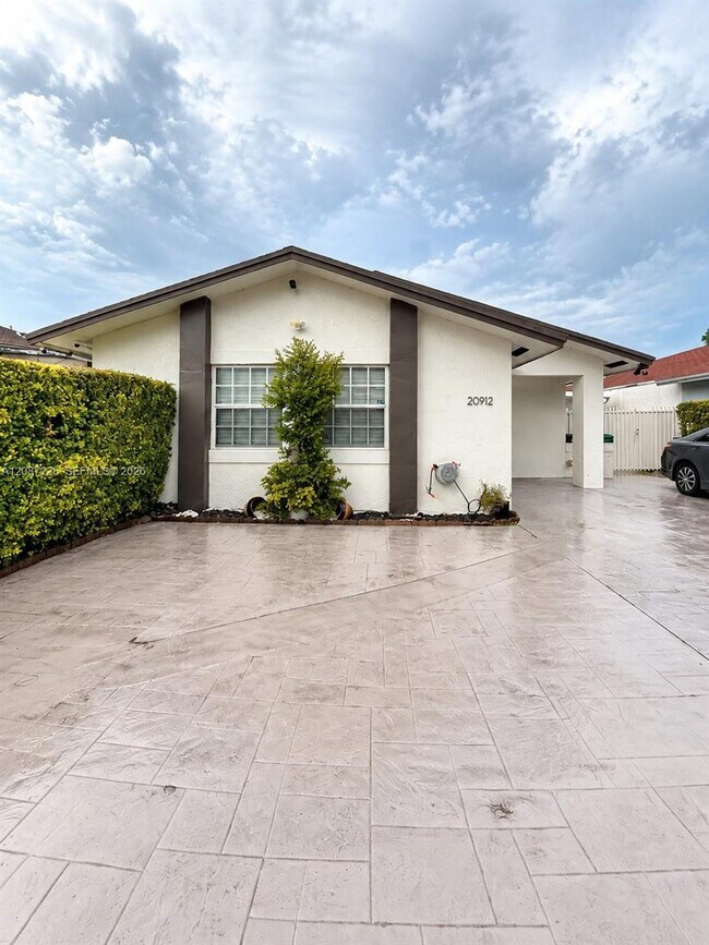Building Photo - 20912 SW 118th Ave