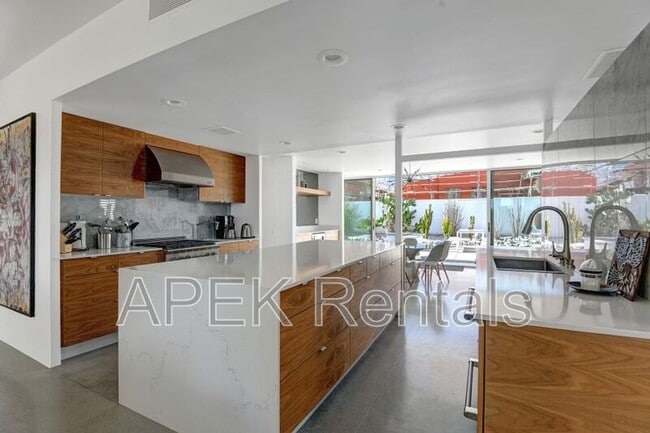 Foto del edificio - 3133 N Sunnyview Dr