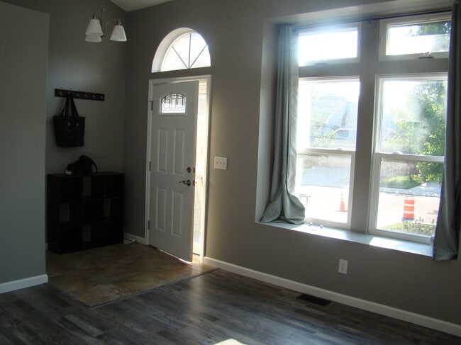 Foto del edificio - 8825 Boxelder Dr